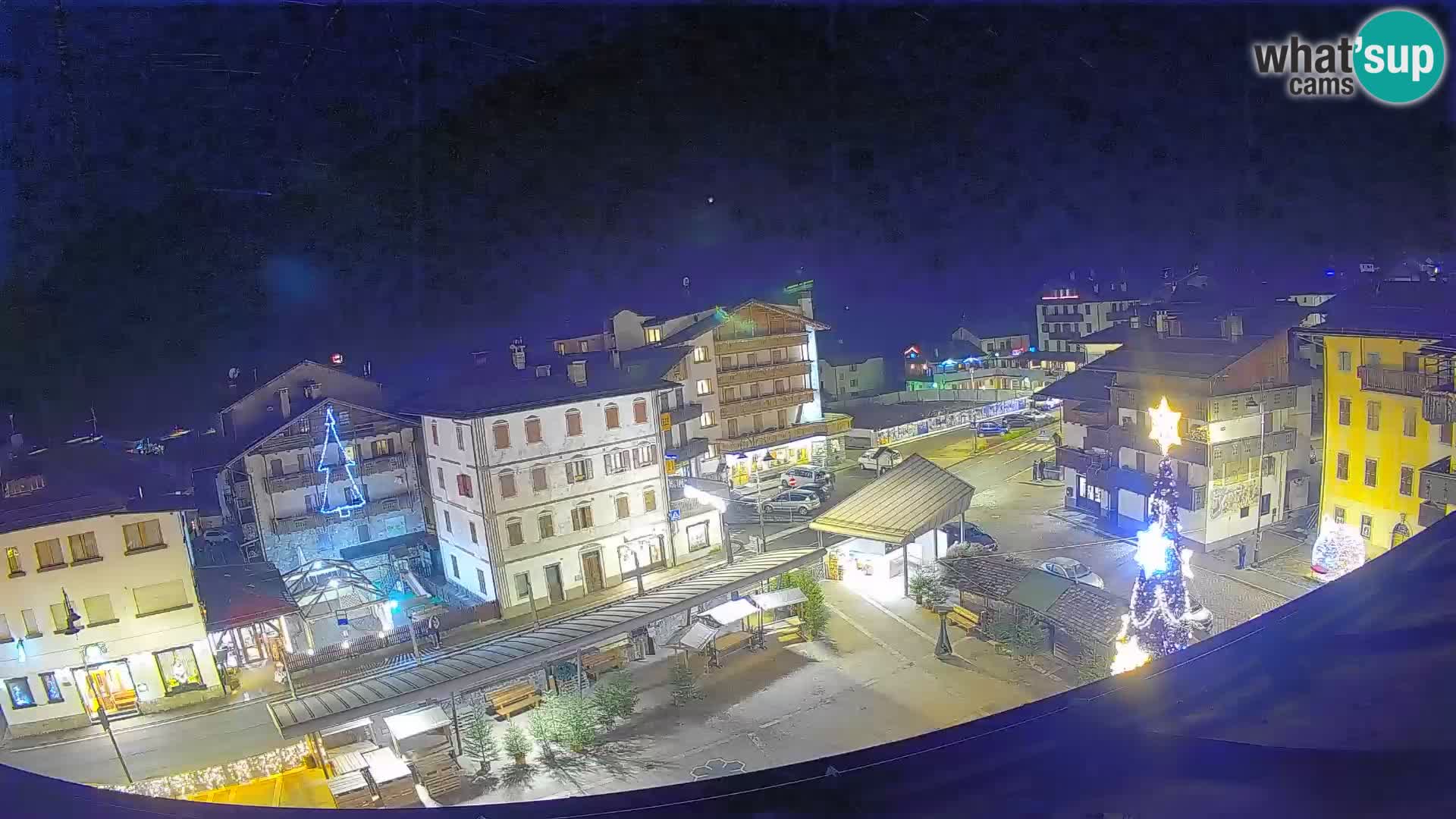 Piazza centrale di Forni di Sopra