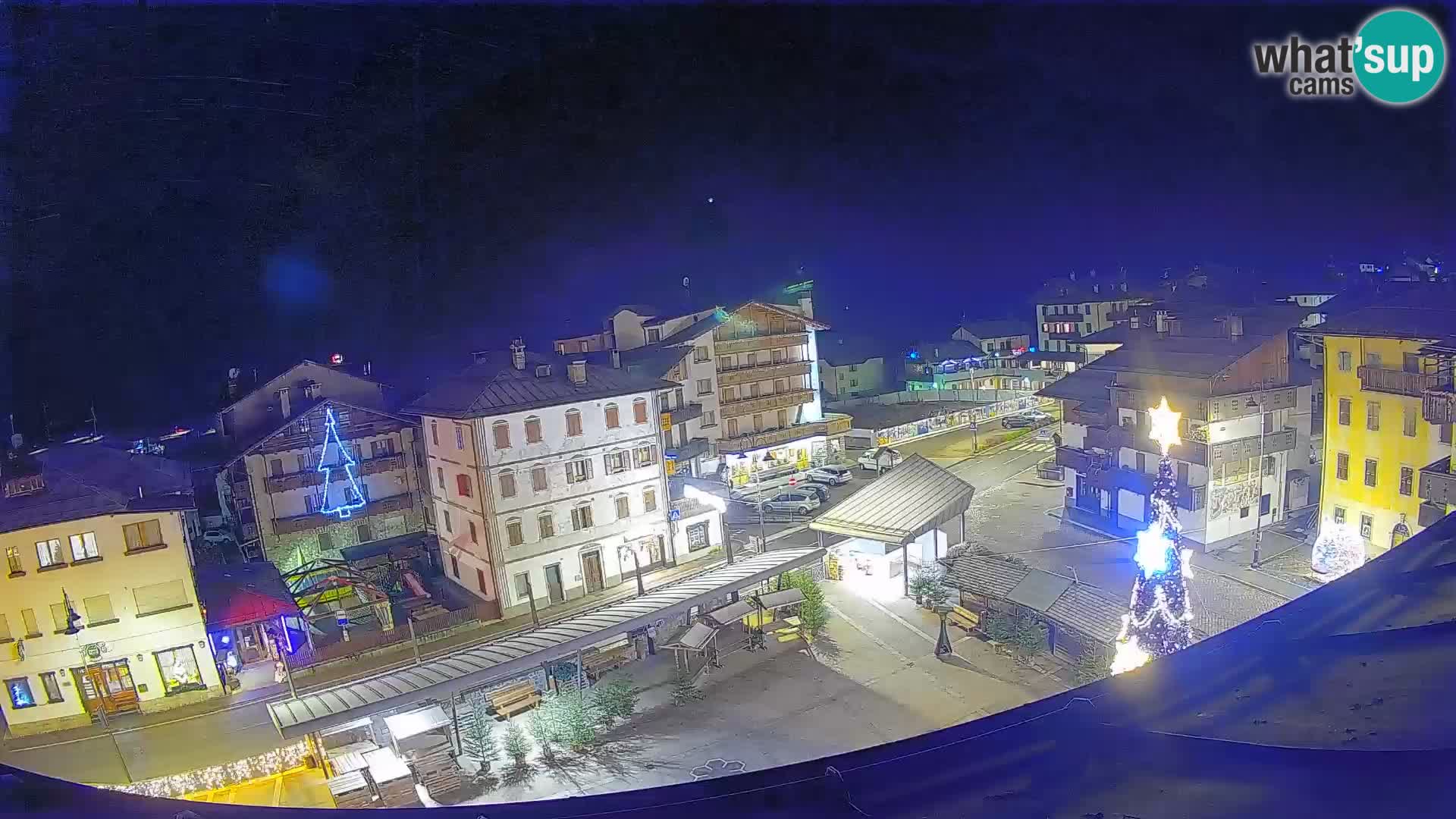 Piazza centrale di Forni di Sopra