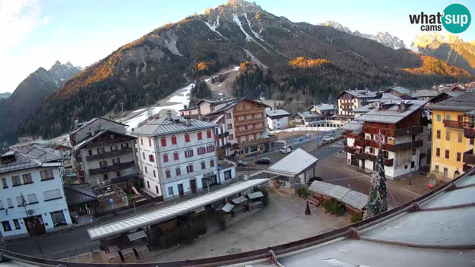 Plaza principal de Forni di Sopra