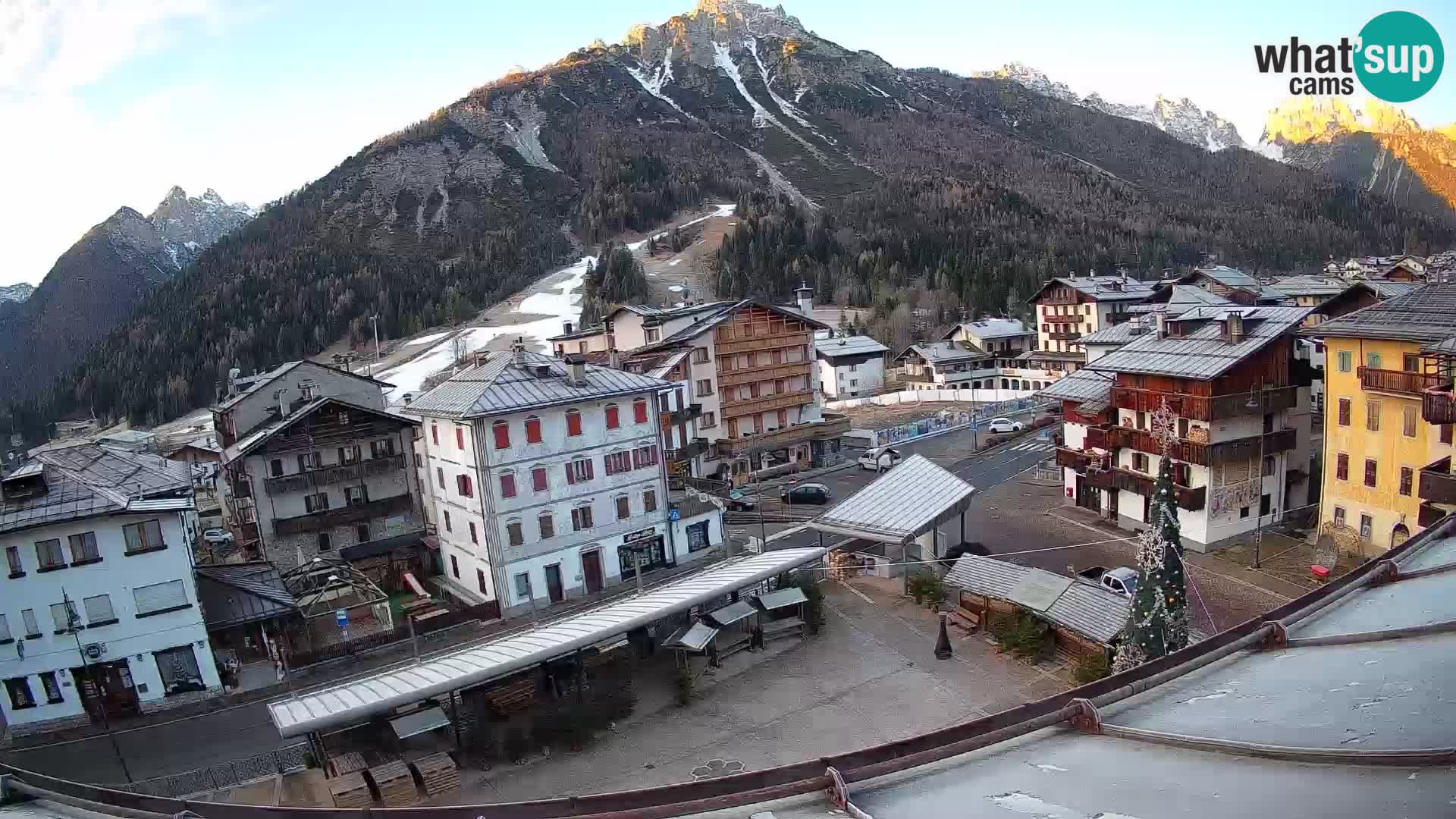 Piazza centrale di Forni di Sopra