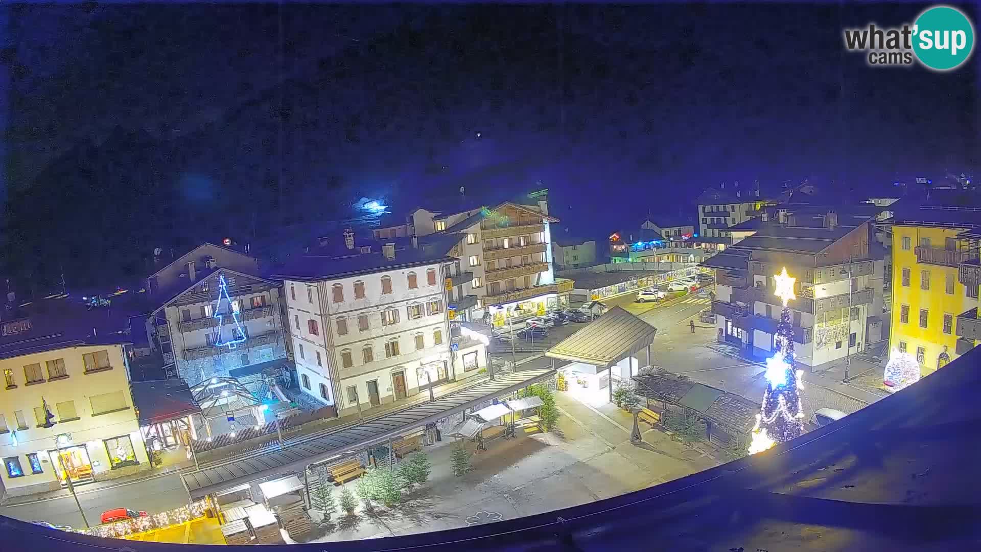 Piazza centrale di Forni di Sopra