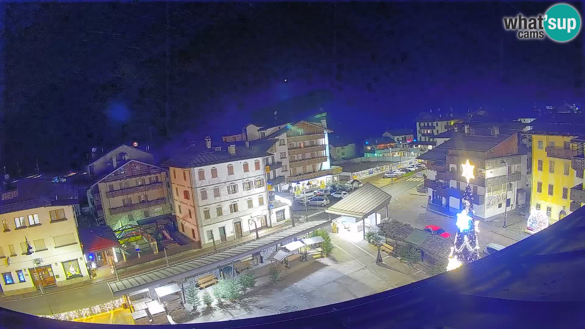 Piazza centrale di Forni di Sopra