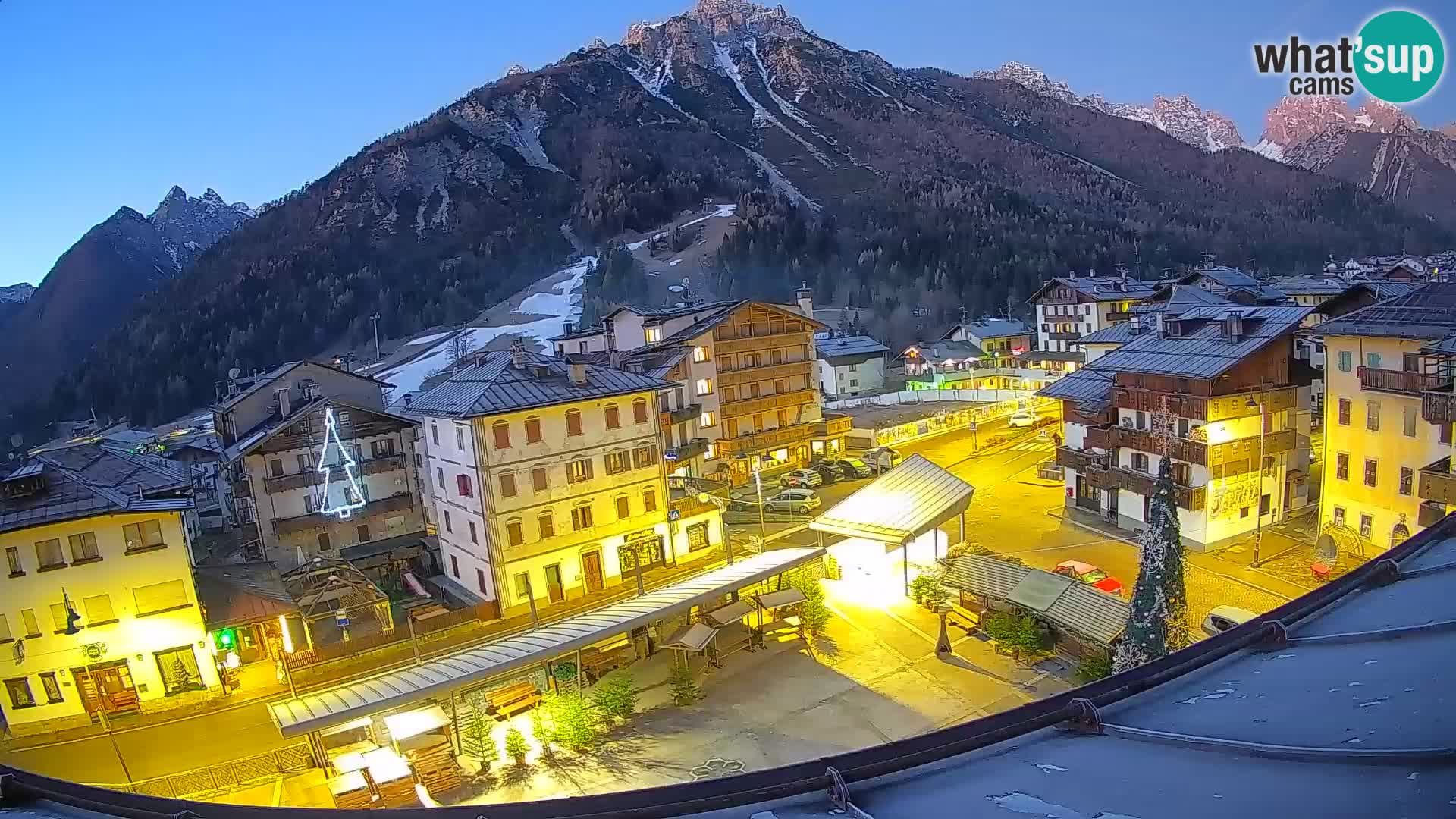Plaza principal de Forni di Sopra