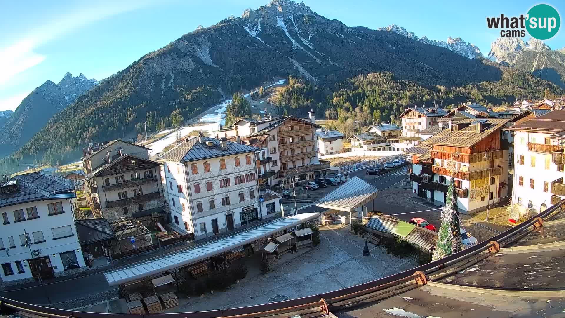 Piazza centrale di Forni di Sopra