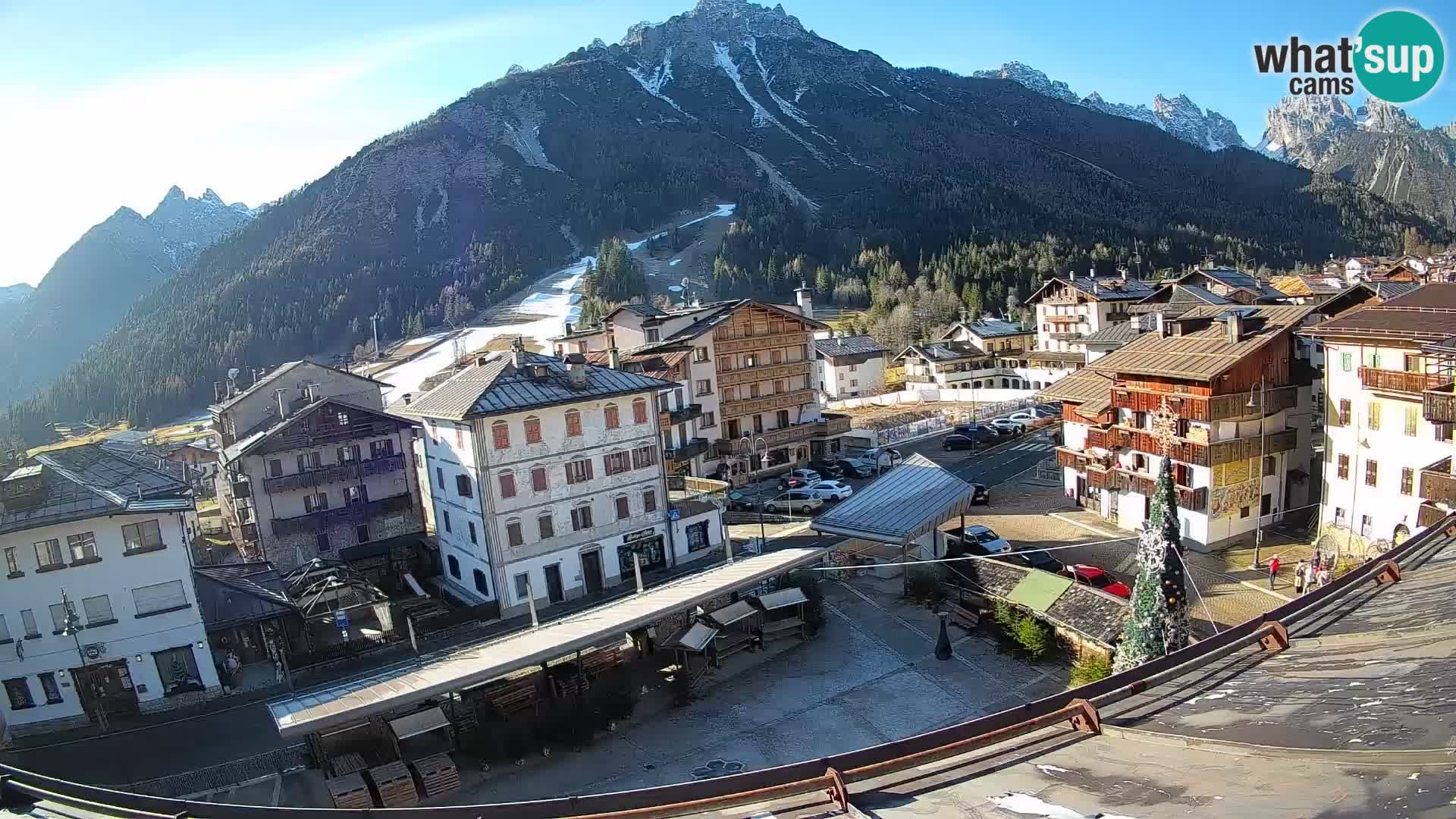 Piazza centrale di Forni di Sopra