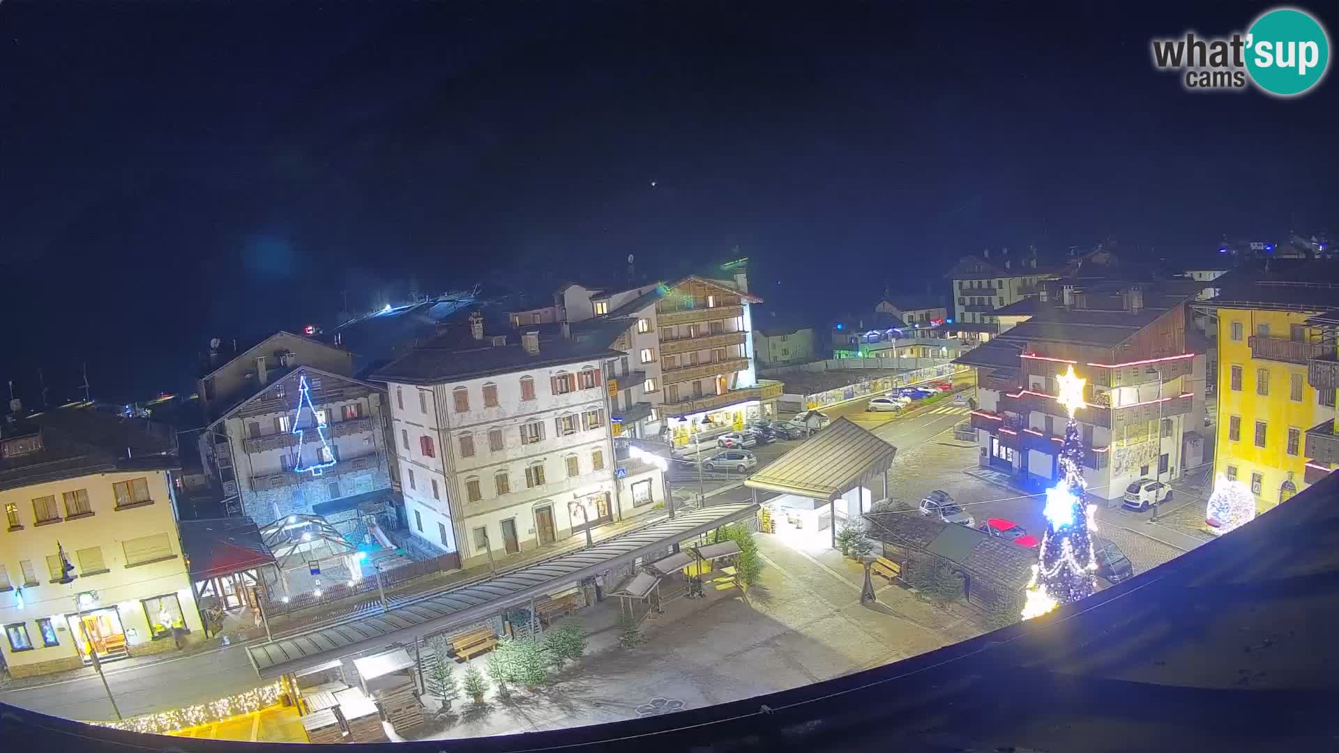 Piazza centrale di Forni di Sopra