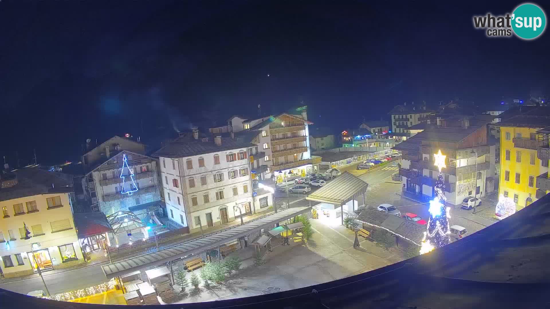 Piazza centrale di Forni di Sopra