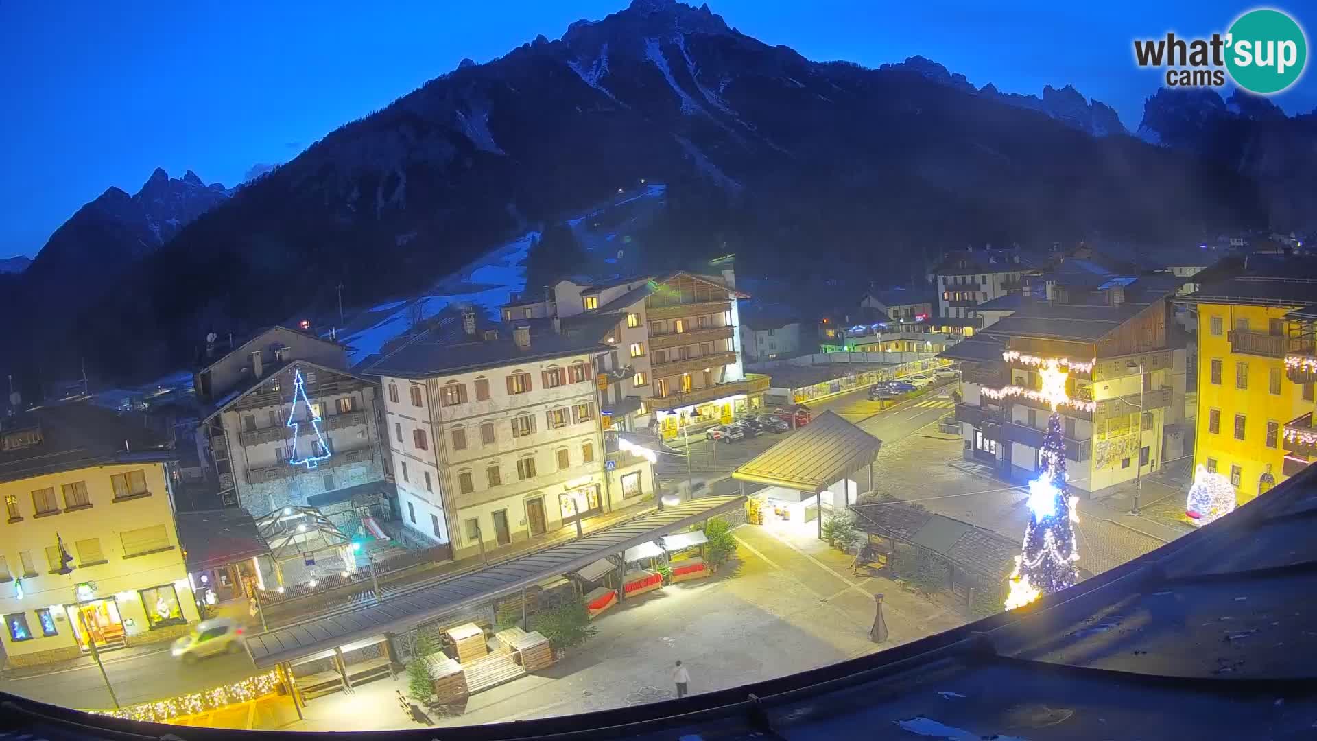 Piazza centrale di Forni di Sopra