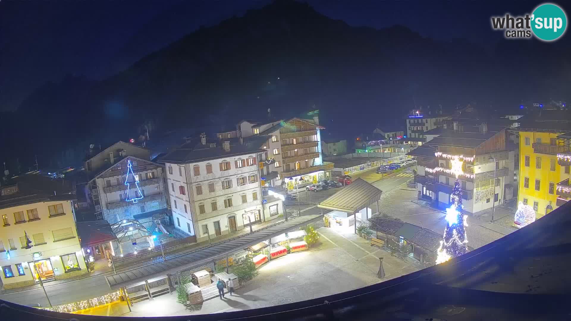 Plaza principal de Forni di Sopra