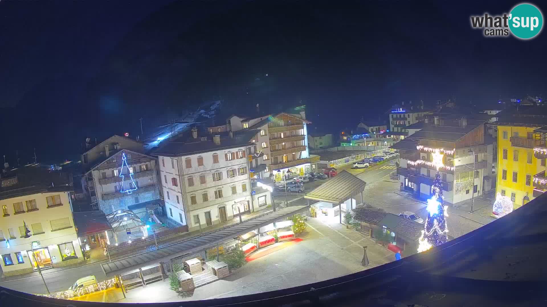 Plaza principal de Forni di Sopra