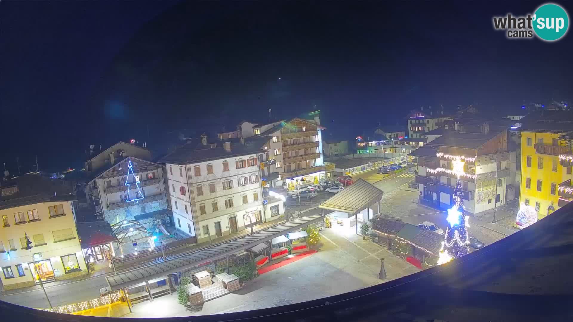 Plaza principal de Forni di Sopra