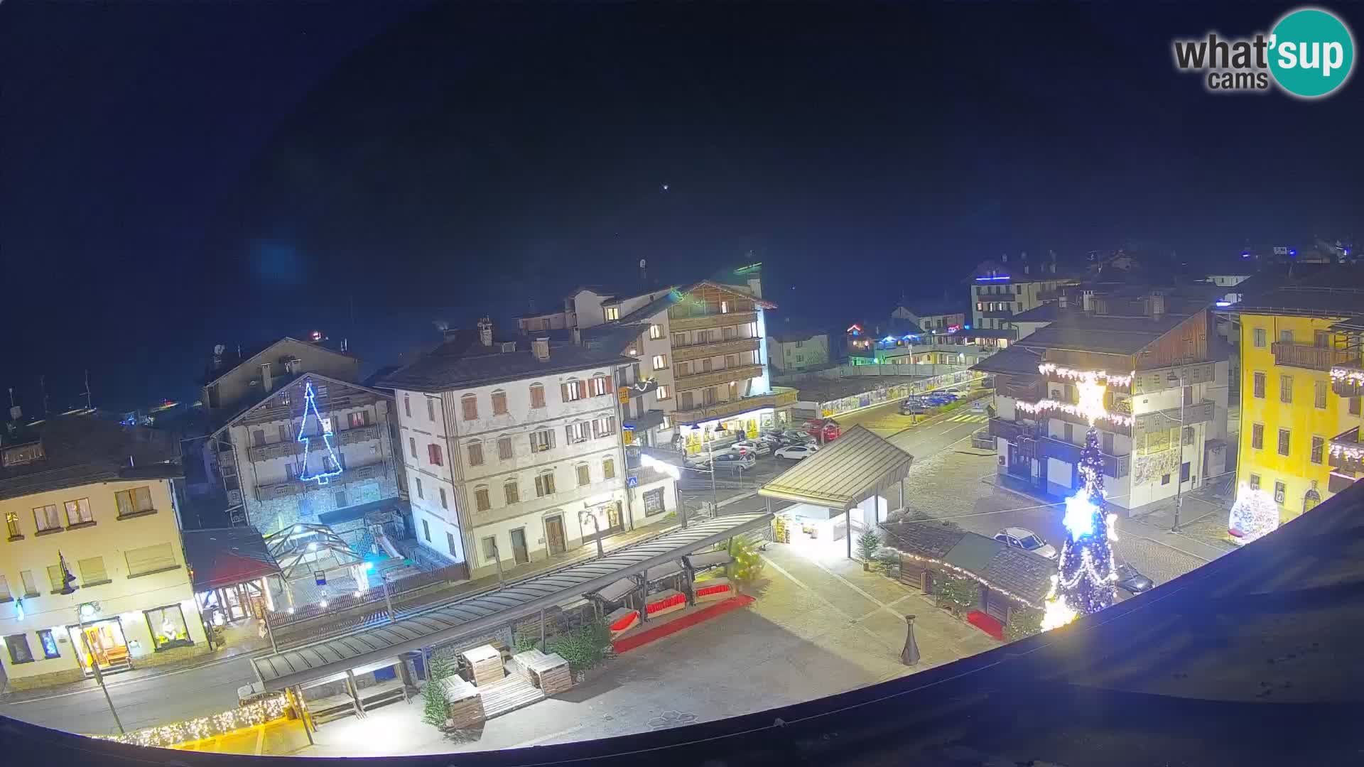 Piazza centrale di Forni di Sopra