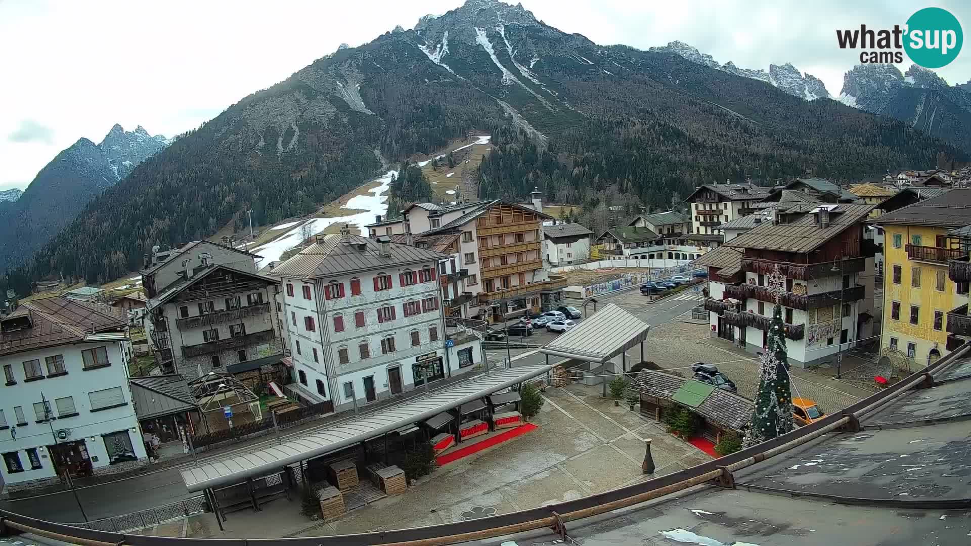 Plaza principal de Forni di Sopra