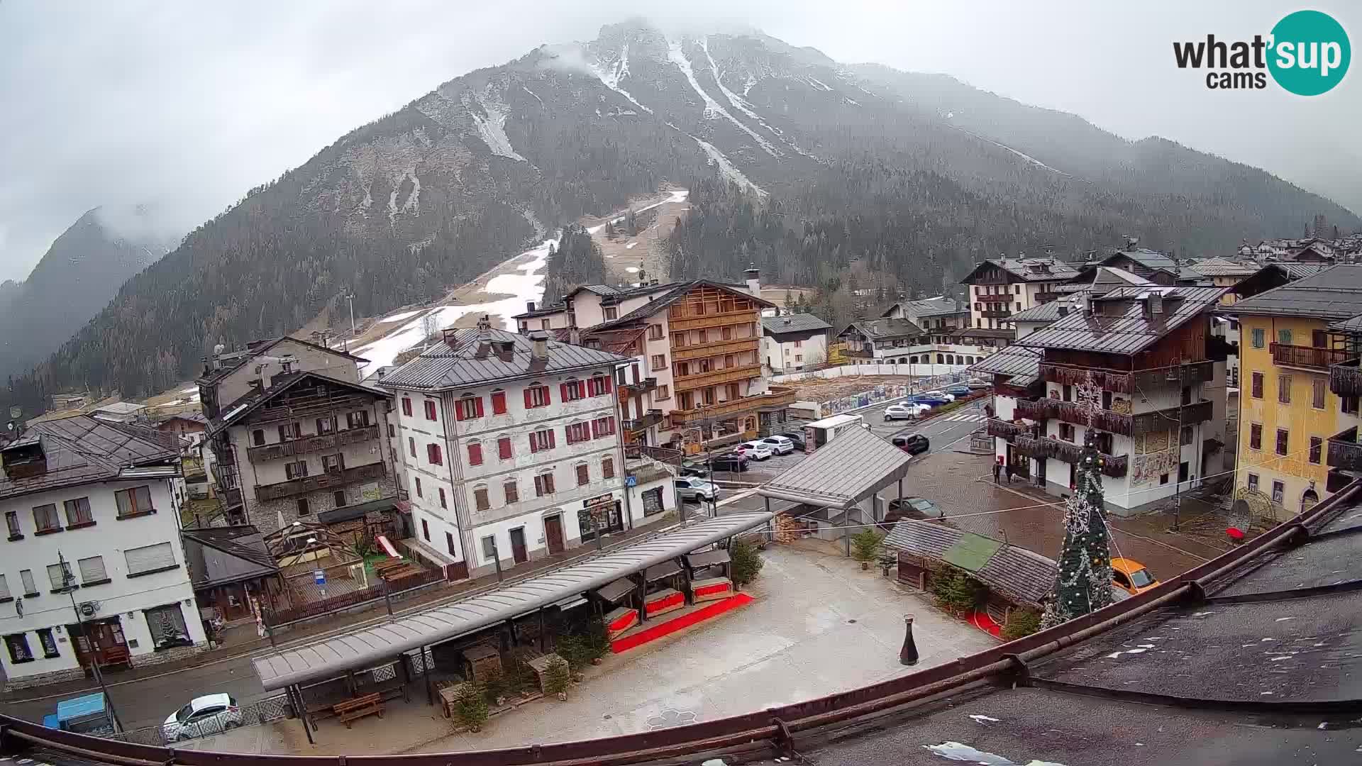 Piazza centrale di Forni di Sopra