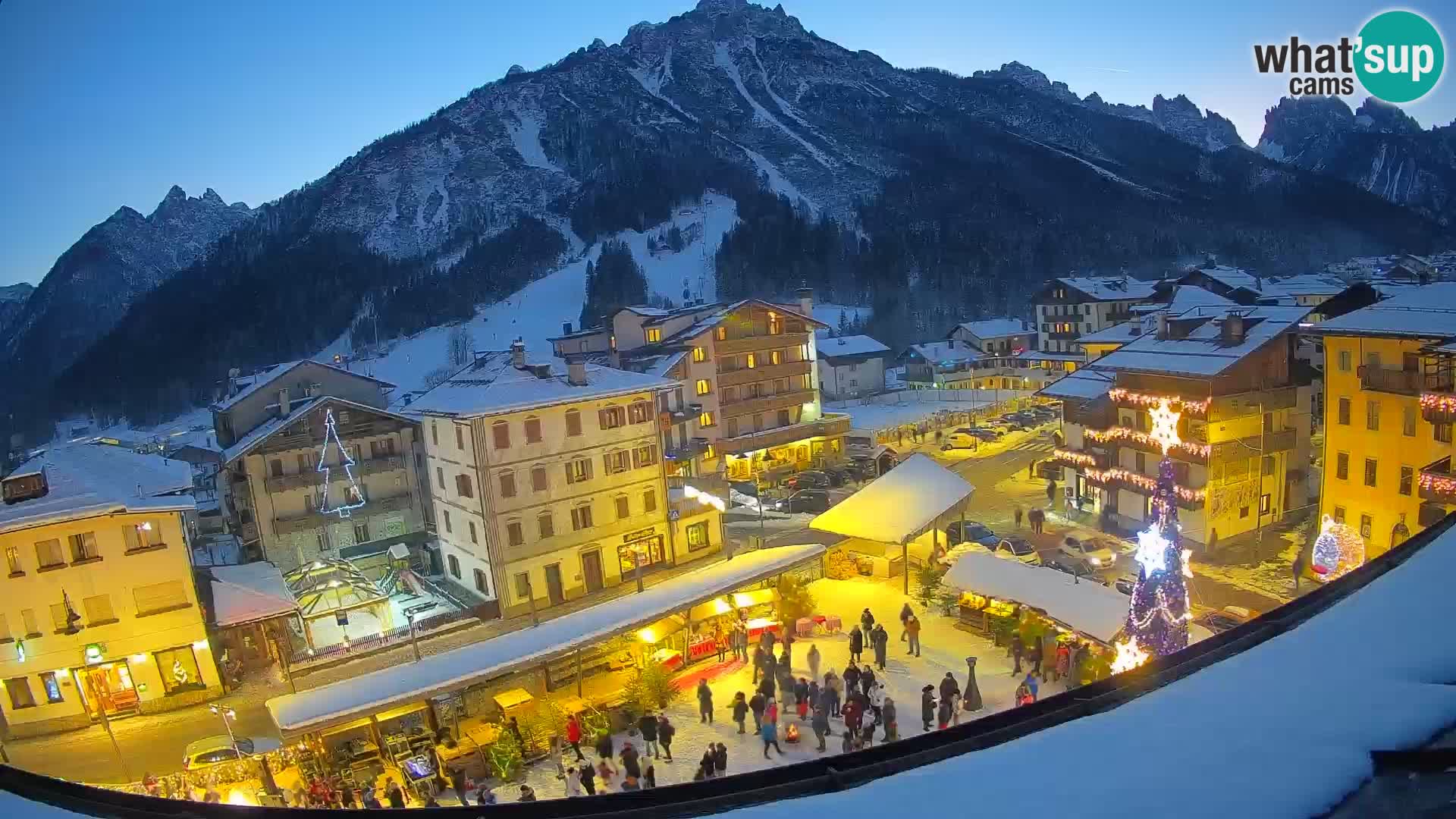 Plaza principal de Forni di Sopra
