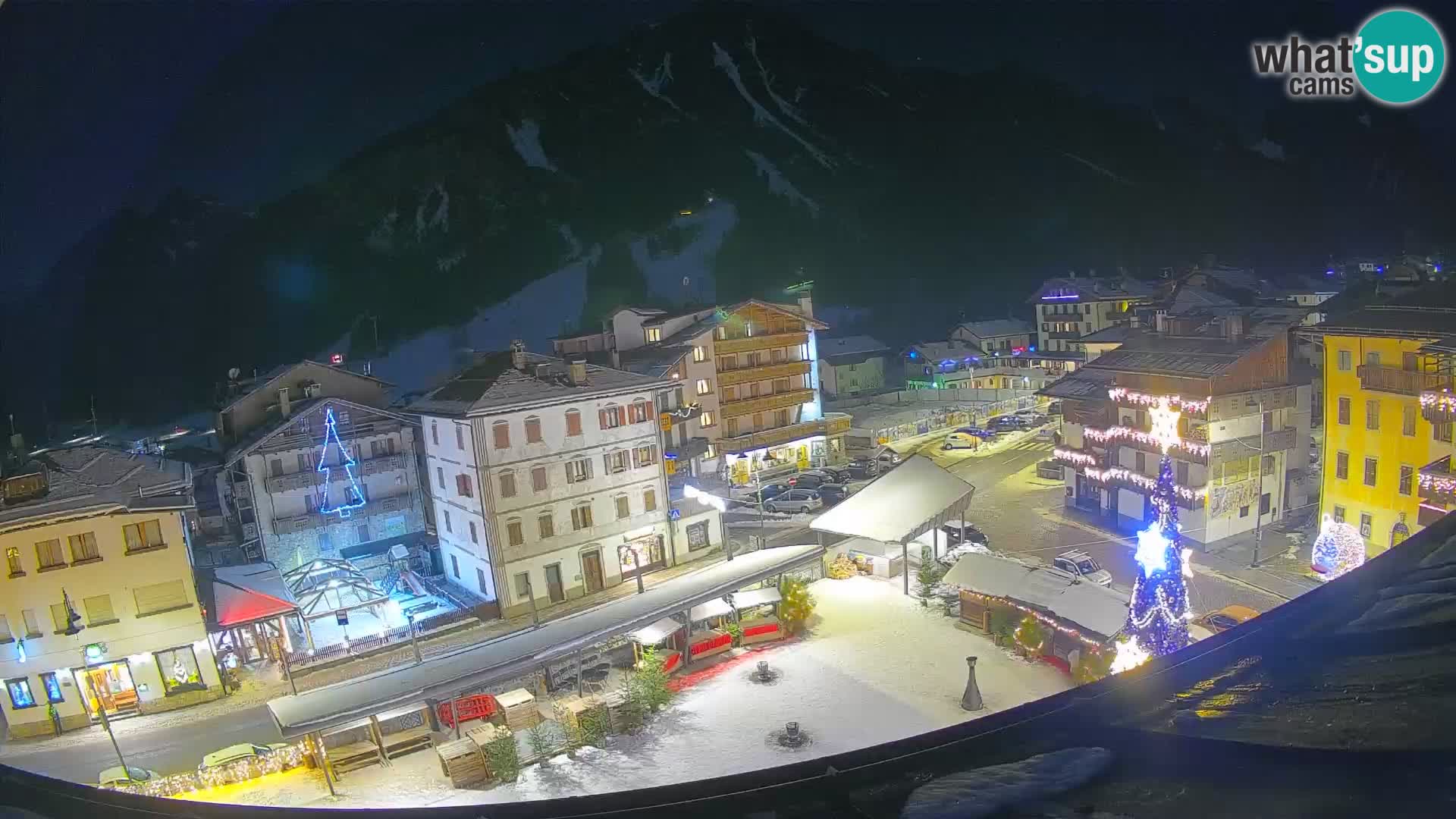 Piazza centrale di Forni di Sopra