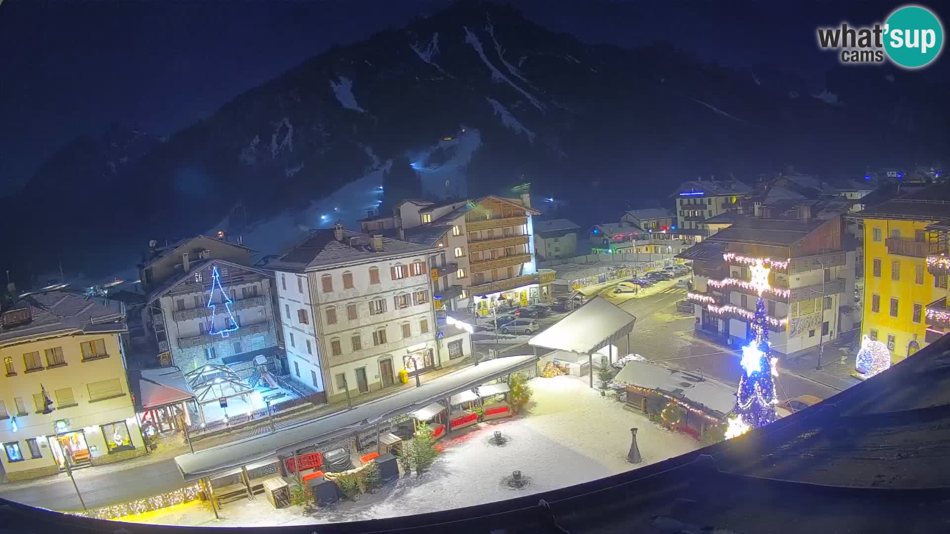 Piazza centrale di Forni di Sopra