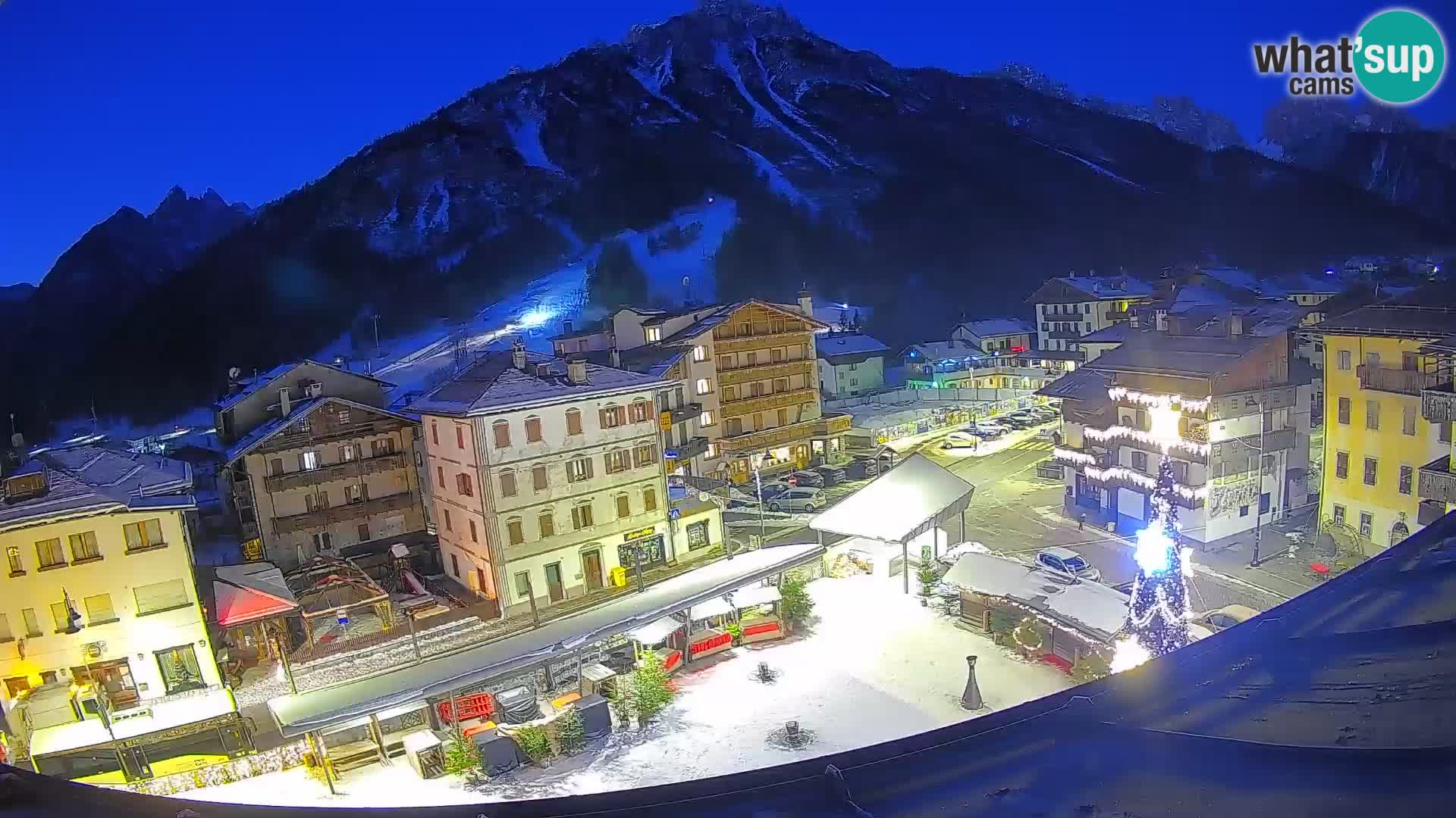 Piazza centrale di Forni di Sopra