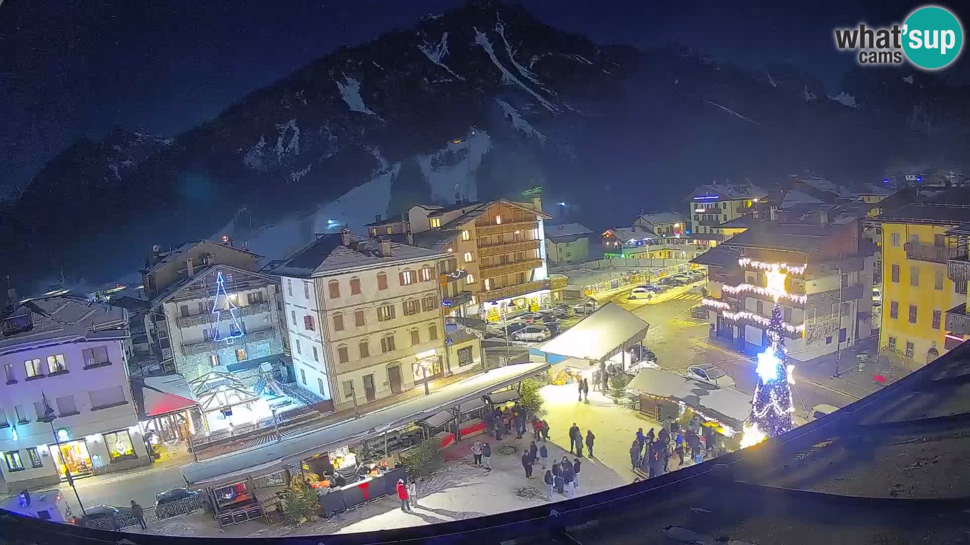 Plaza principal de Forni di Sopra
