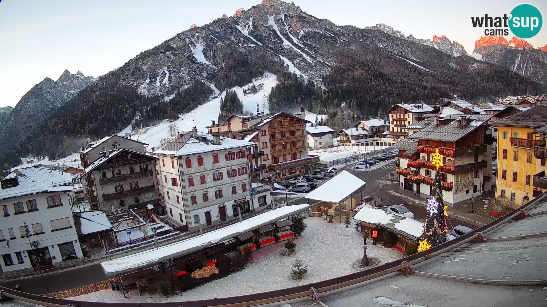 Piazza centrale di Forni di Sopra