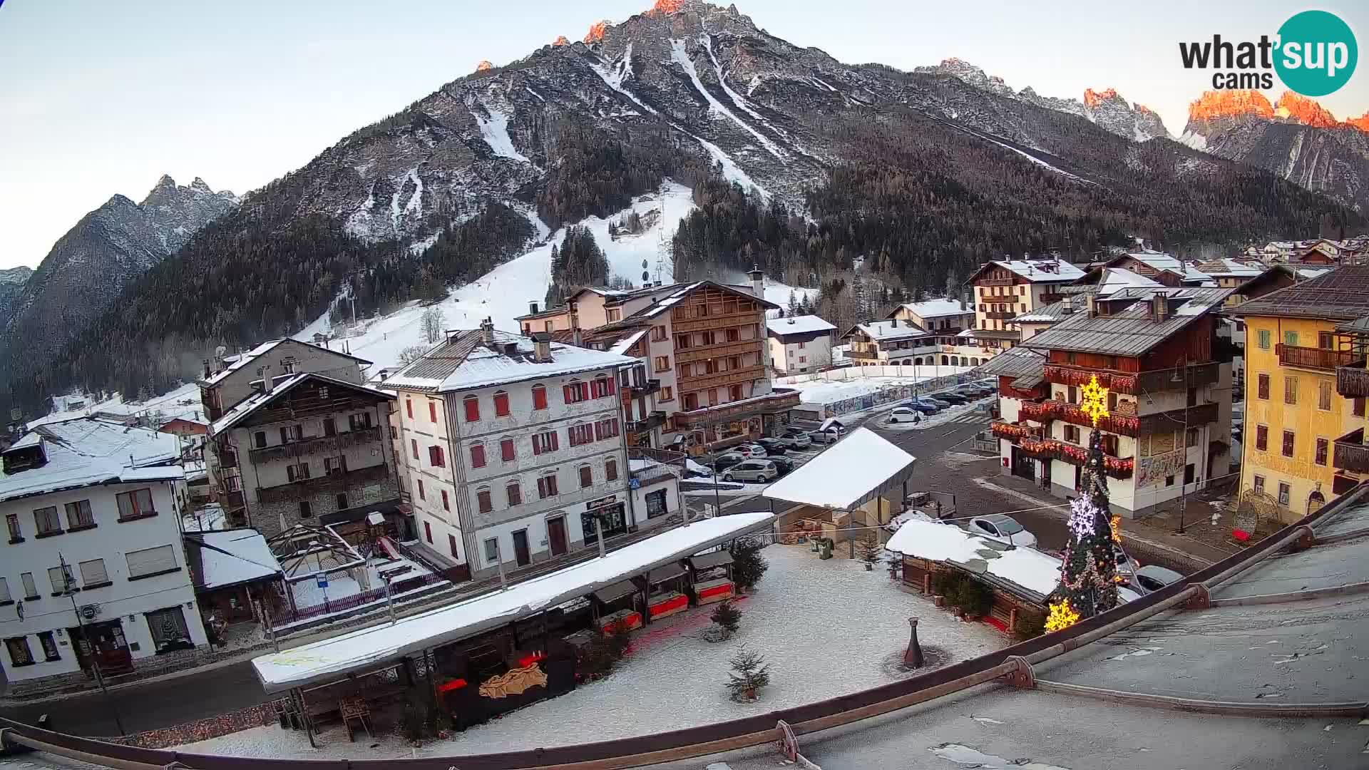 Plaza principal de Forni di Sopra