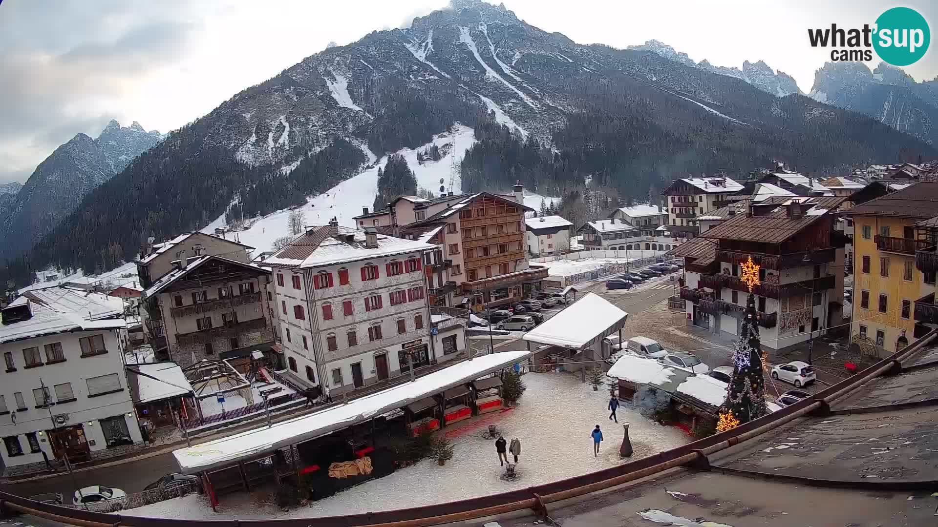 Piazza centrale di Forni di Sopra