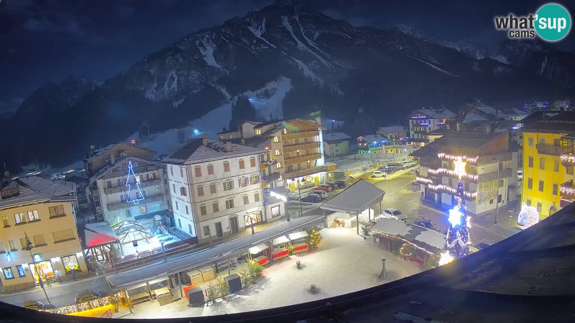 Piazza centrale di Forni di Sopra