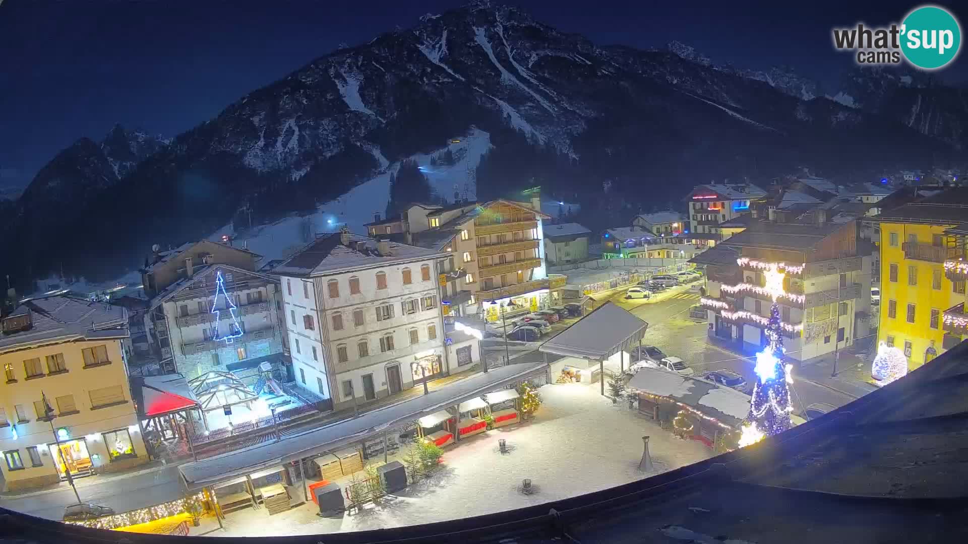 Piazza centrale di Forni di Sopra