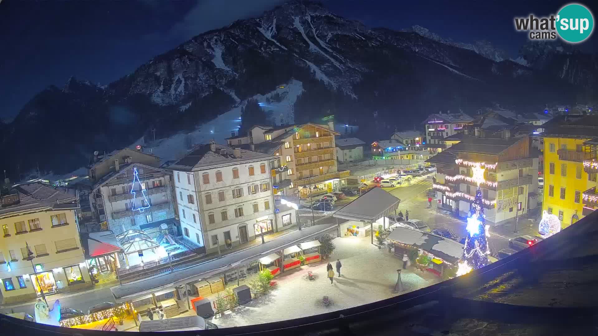 Piazza centrale di Forni di Sopra