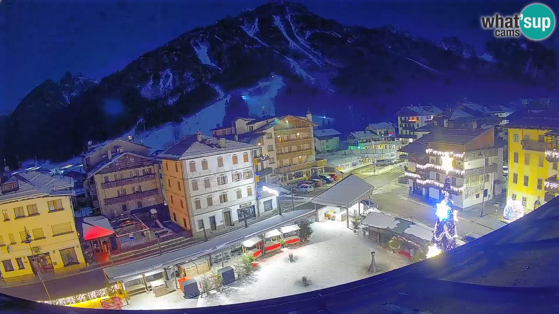 Piazza centrale di Forni di Sopra