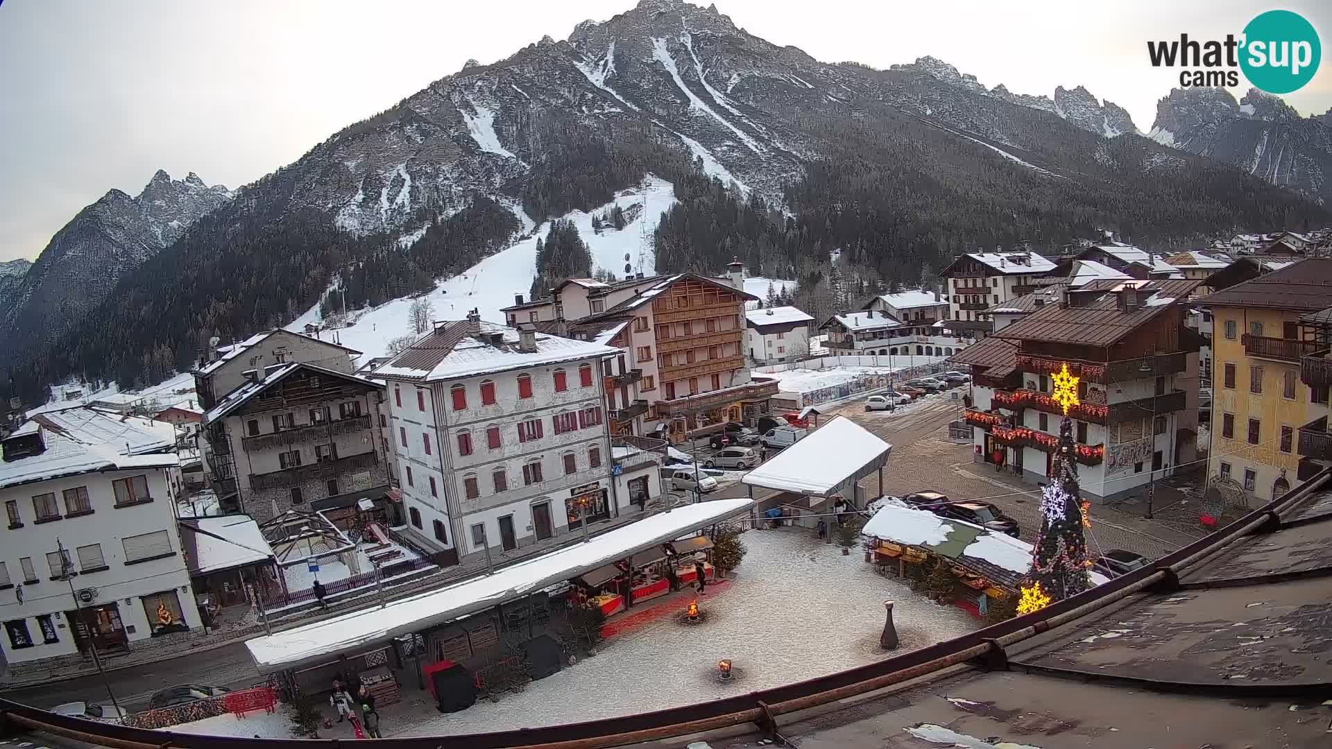 Piazza centrale di Forni di Sopra
