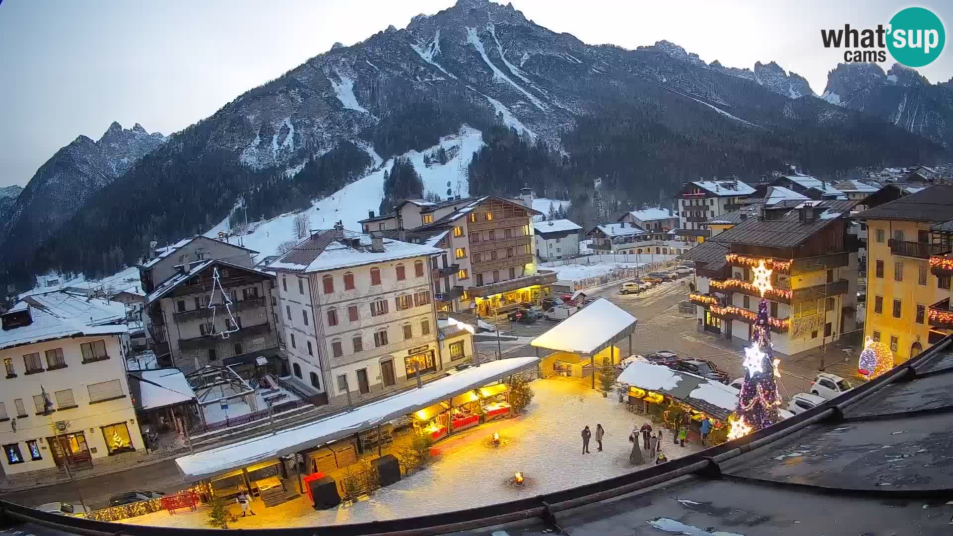 Piazza centrale di Forni di Sopra
