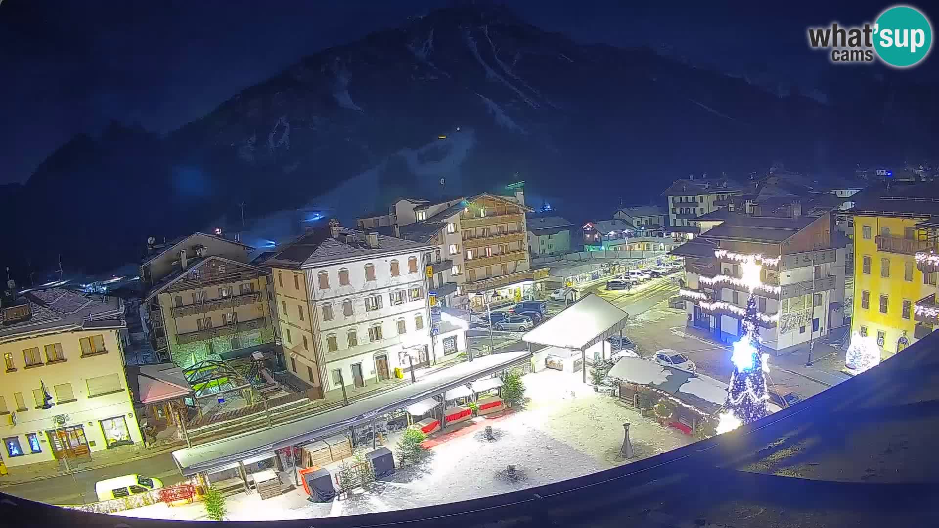 Piazza centrale di Forni di Sopra