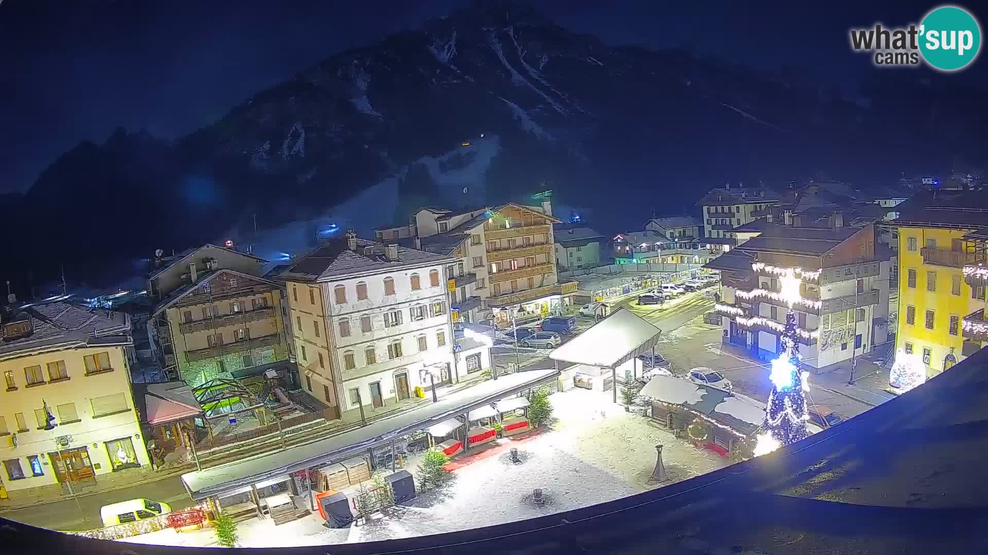 Piazza centrale di Forni di Sopra