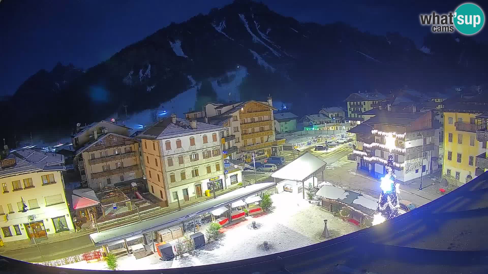 Piazza centrale di Forni di Sopra
