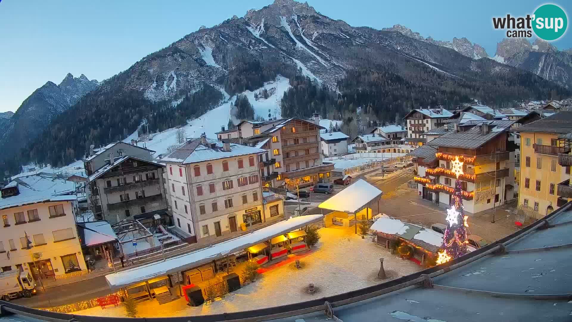 Piazza centrale di Forni di Sopra