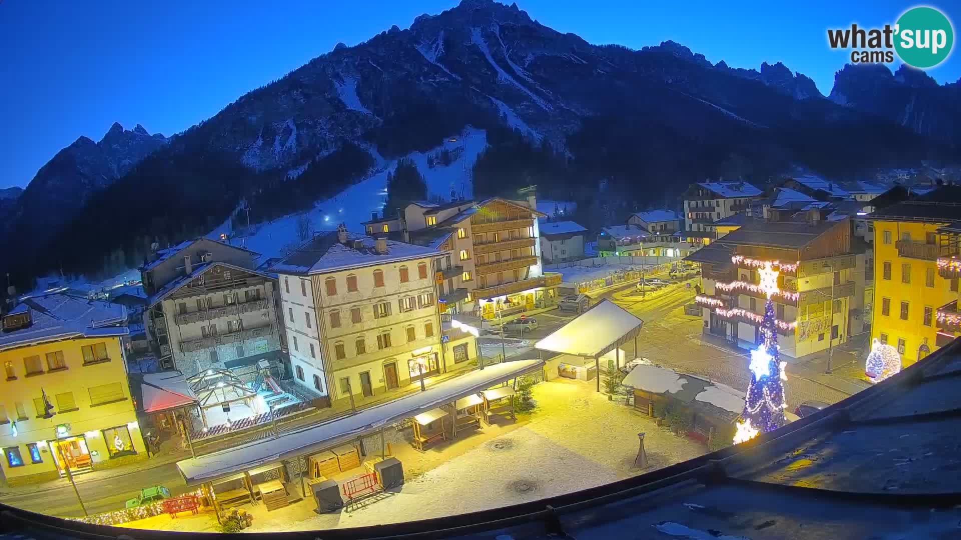 Piazza centrale di Forni di Sopra