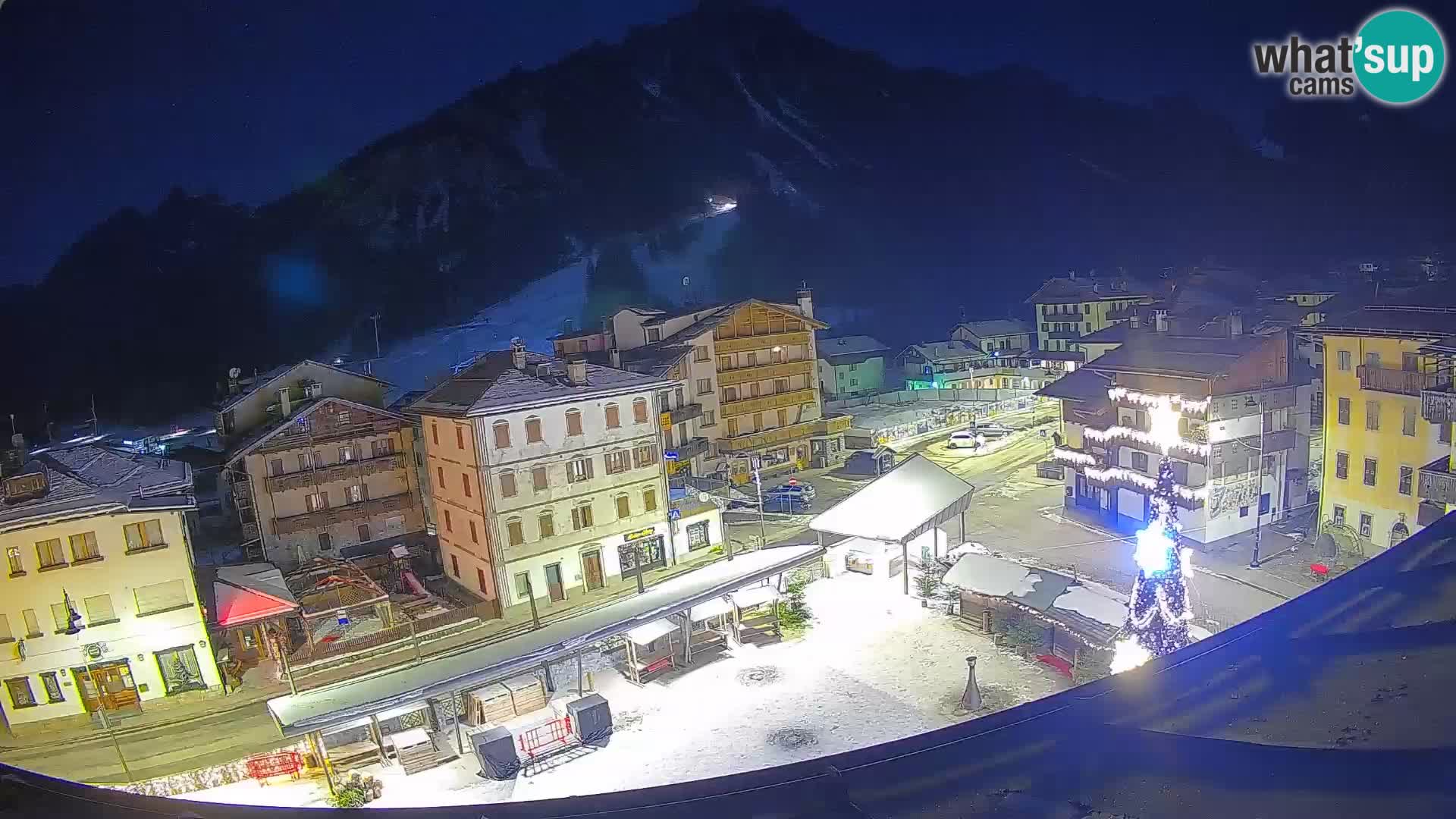 Plaza principal de Forni di Sopra