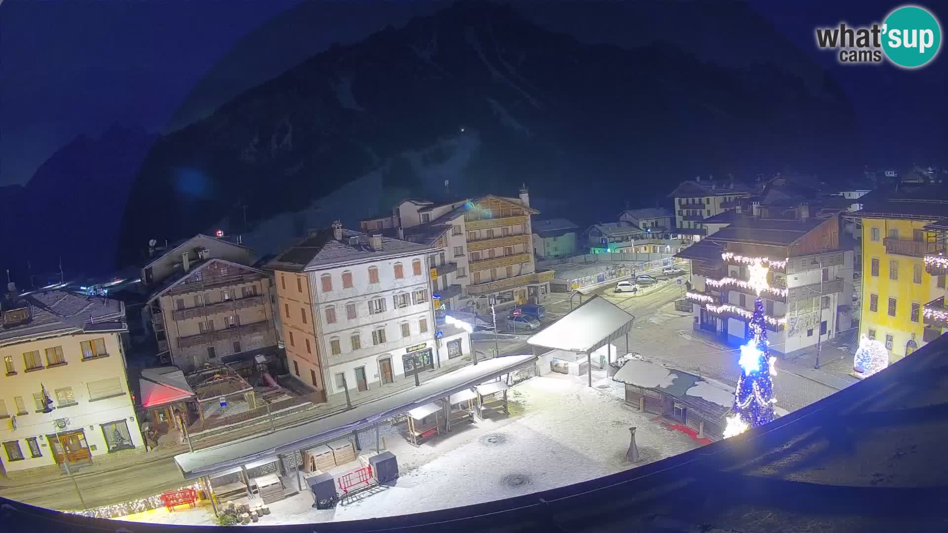 Piazza centrale di Forni di Sopra