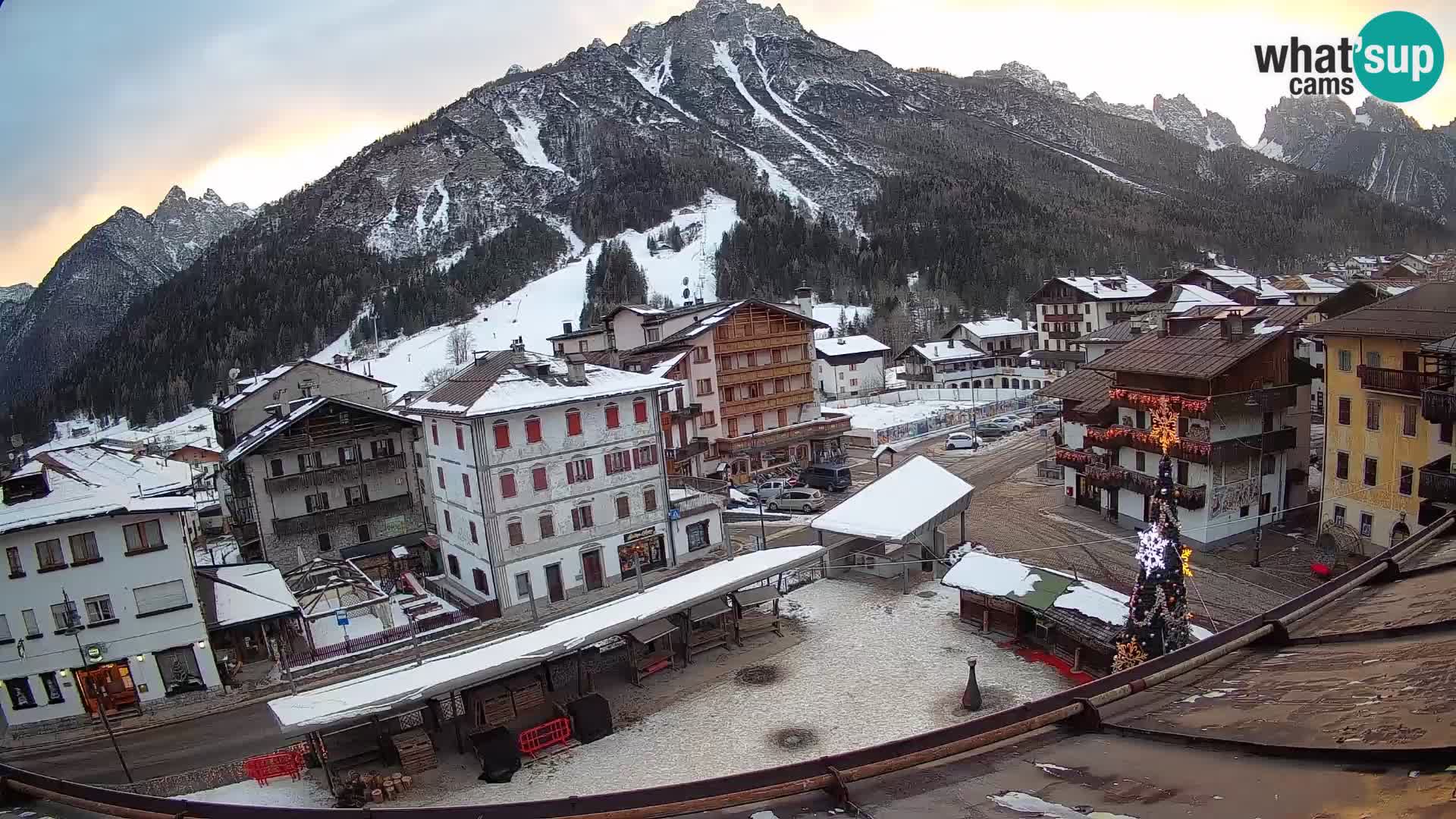 Plaza principal de Forni di Sopra