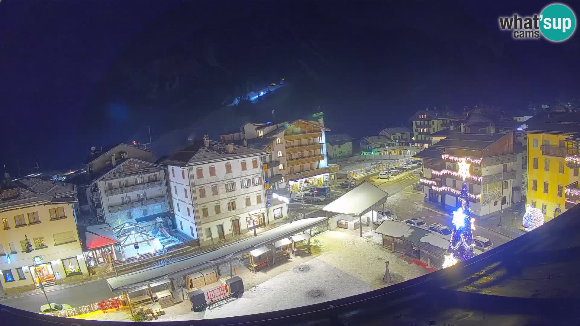 Piazza centrale di Forni di Sopra