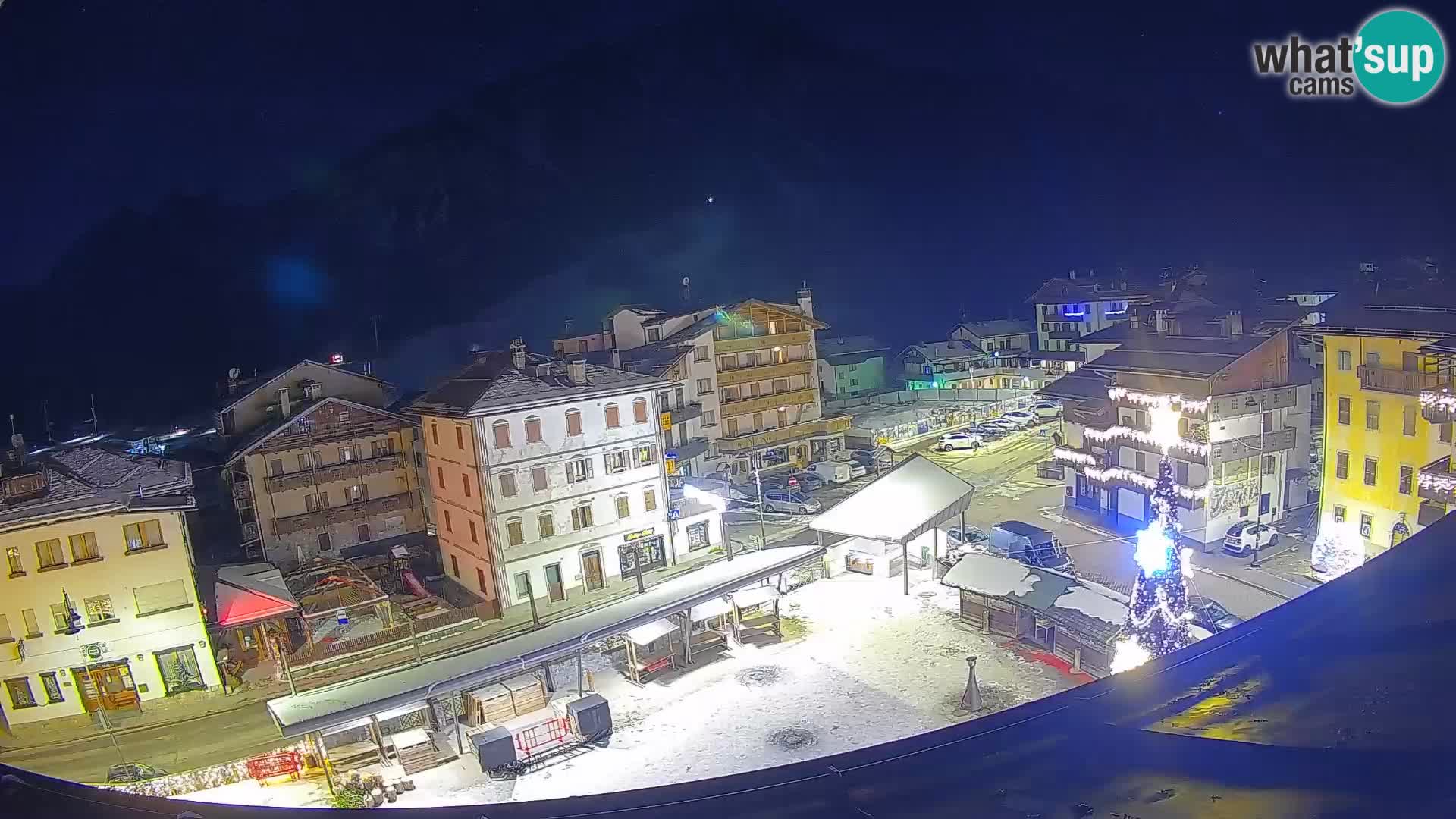 Piazza centrale di Forni di Sopra