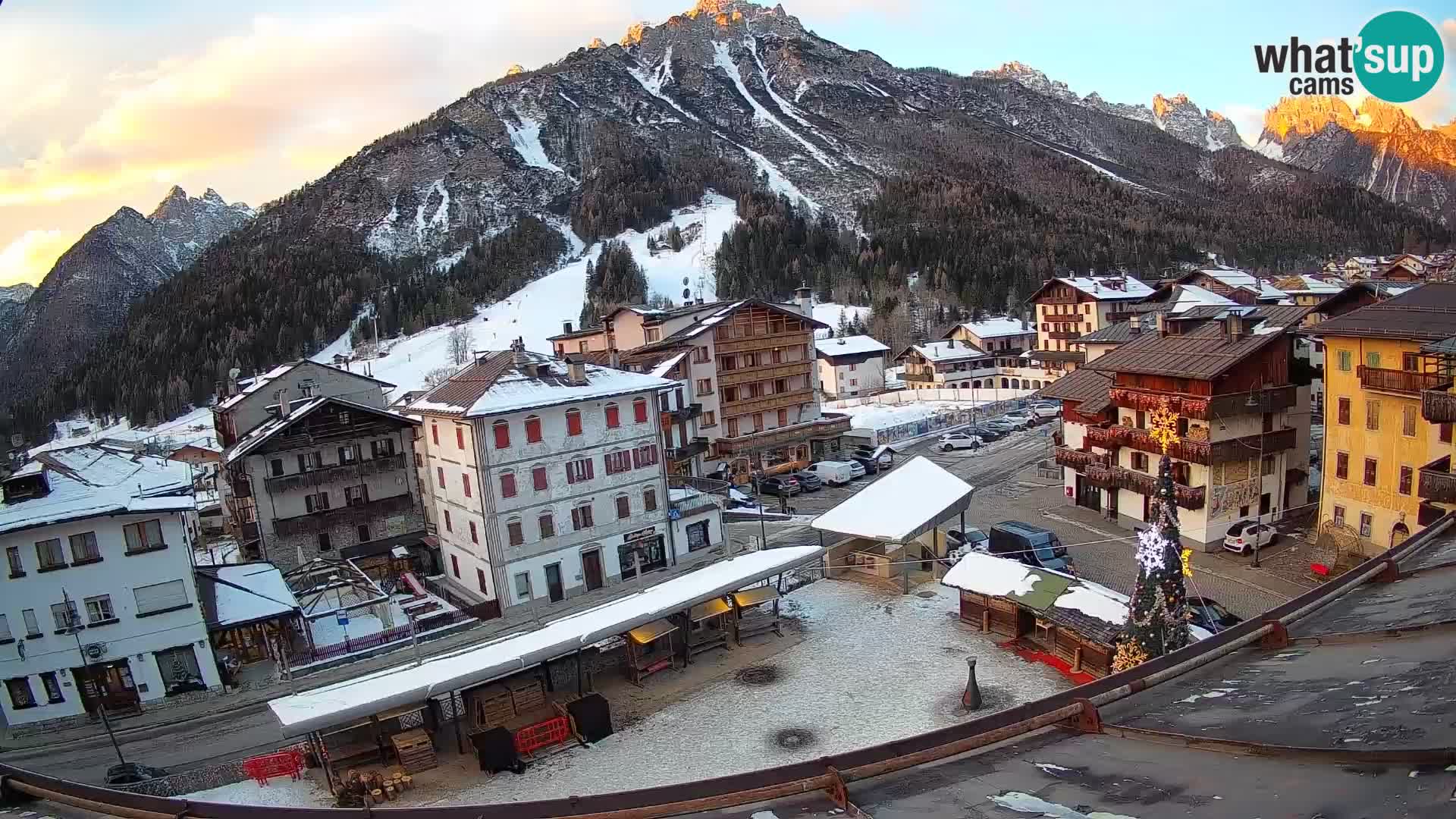 Piazza centrale di Forni di Sopra