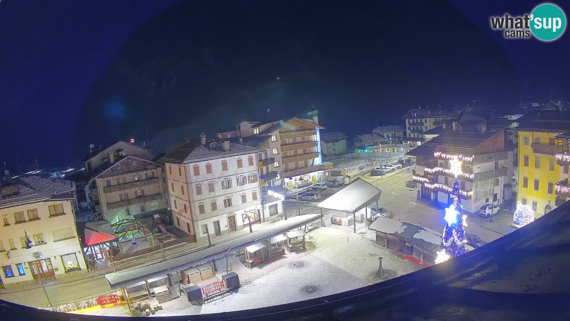 Piazza centrale di Forni di Sopra