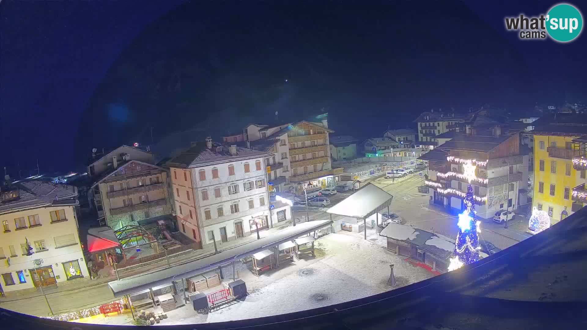 Piazza centrale di Forni di Sopra