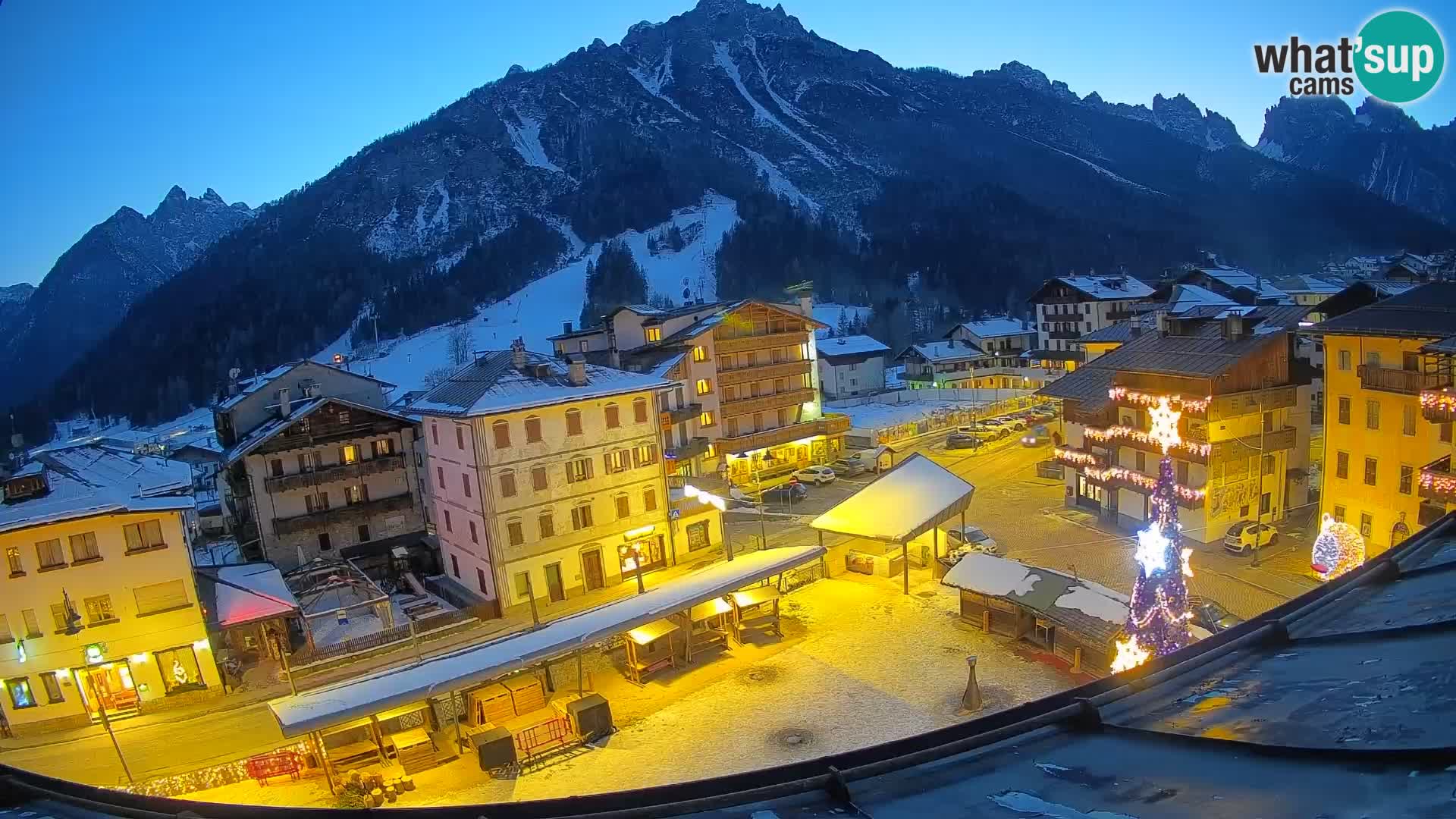 Piazza centrale di Forni di Sopra
