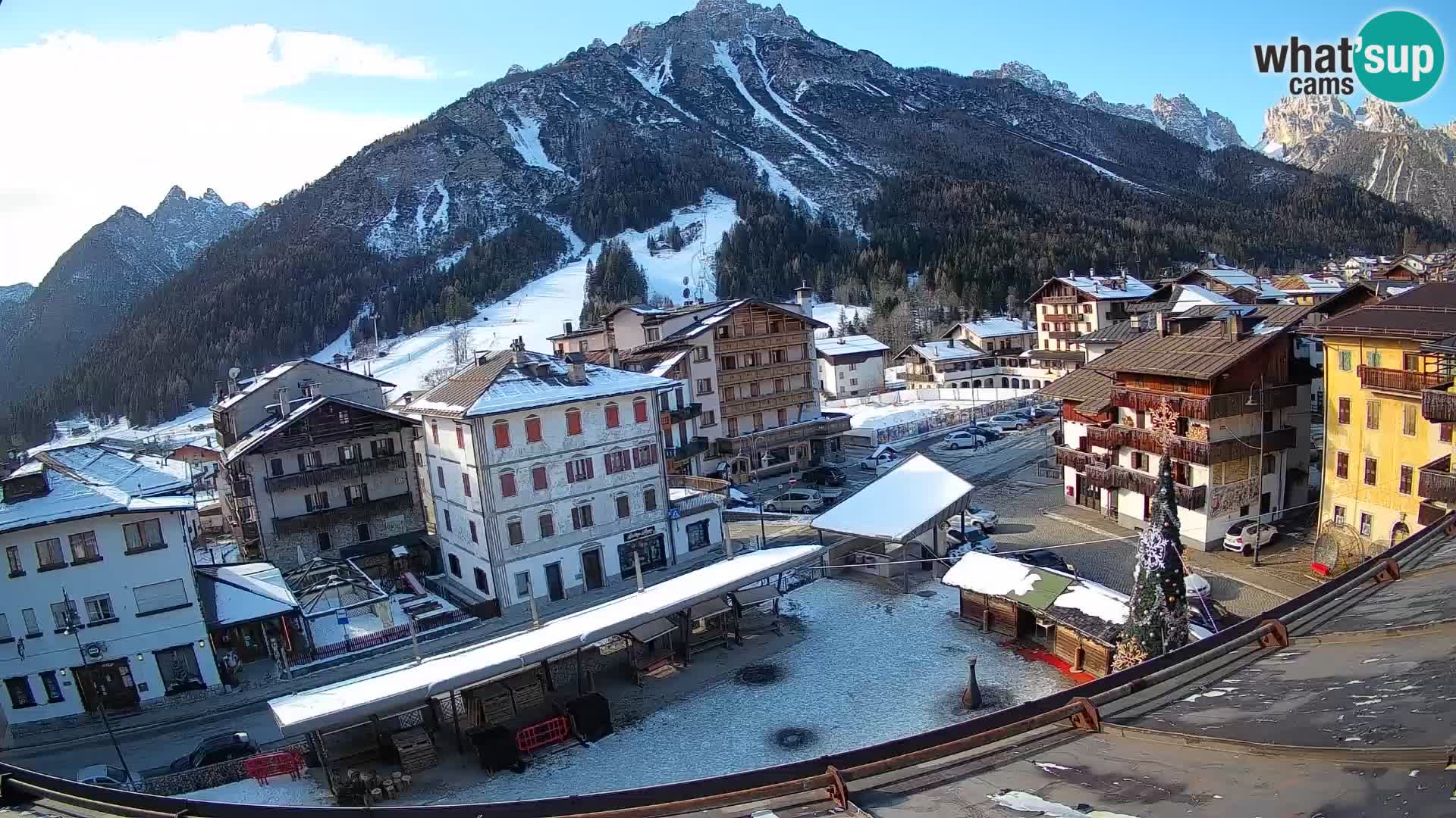 Piazza centrale di Forni di Sopra