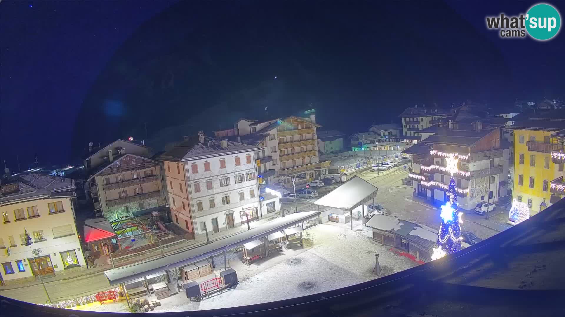 Plaza principal de Forni di Sopra