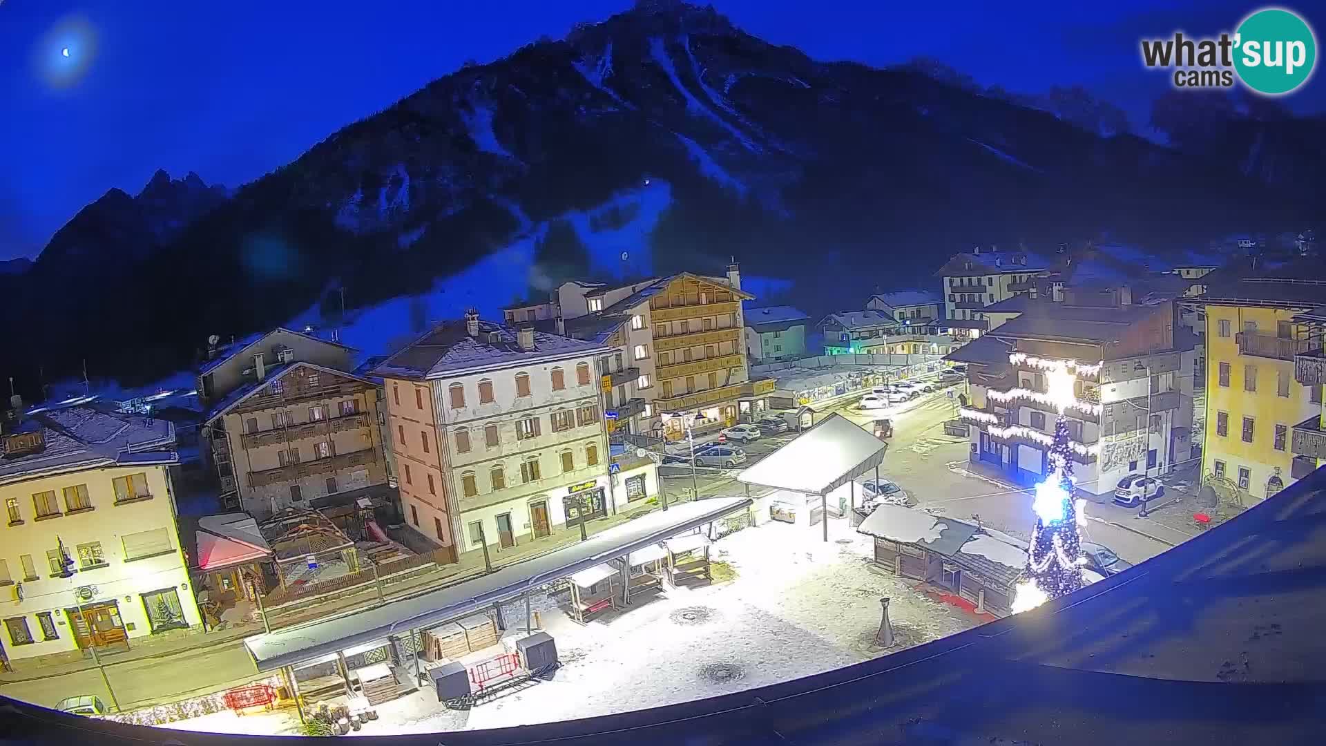 Piazza centrale di Forni di Sopra