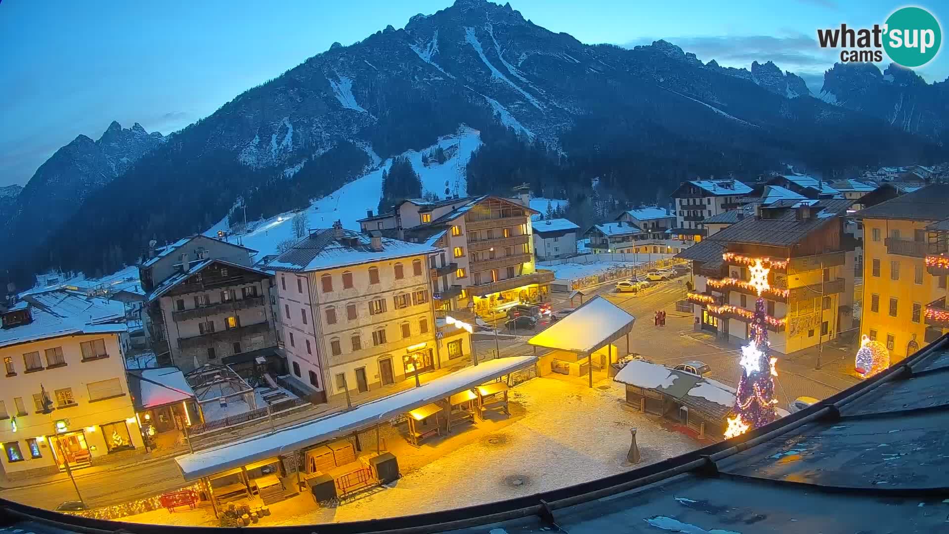 Piazza centrale di Forni di Sopra